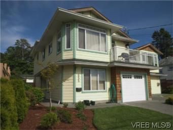 Main Photo: 655 Grenville Ave in VICTORIA: Es Rockheights Half Duplex for sale (Esquimalt)  : MLS®# 504942