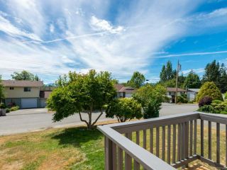Photo 2: 2070 GULL Avenue in COMOX: CV Comox (Town of) House for sale (Comox Valley)  : MLS®# 817465