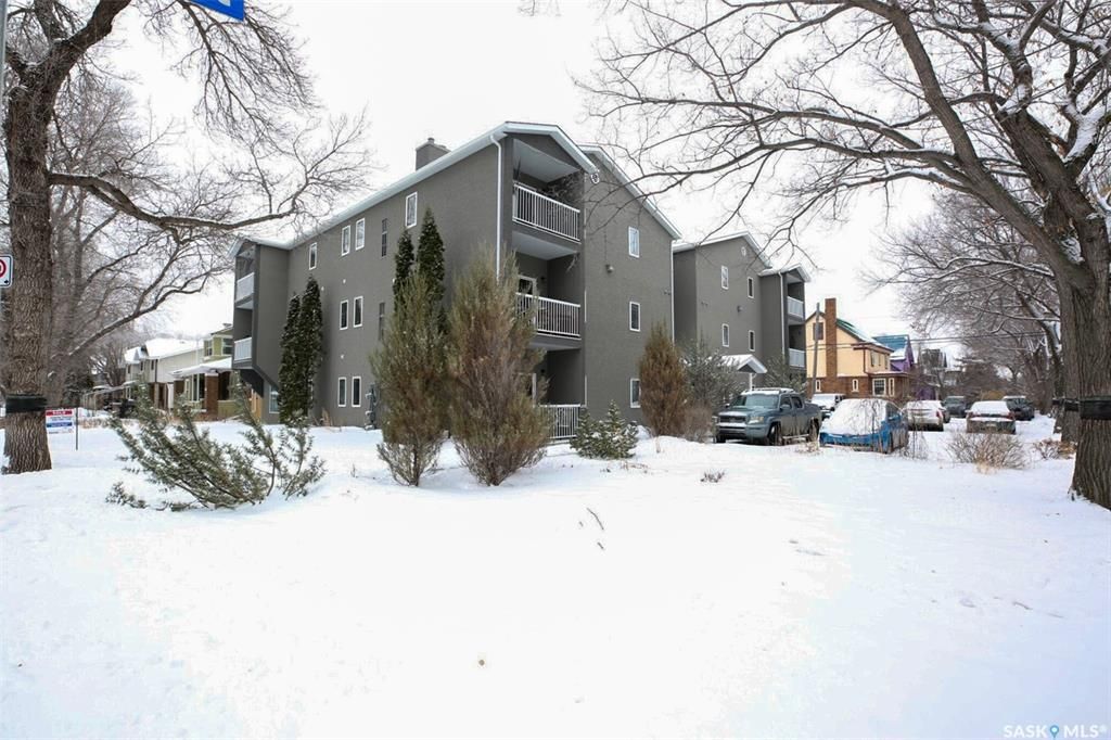 Main Photo: #1 2935 Victoria Avenue in Regina: Cathedral RG Residential for sale : MLS®# SK917091