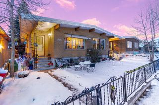 Photo 3: 402 18 Avenue NW in Calgary: Mount Pleasant Full Duplex for sale : MLS®# A2011602