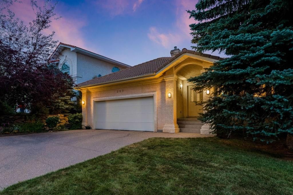 Photo 3: Photos: 217 Signature Way SW in Calgary: Signal Hill Detached for sale : MLS®# A1148692