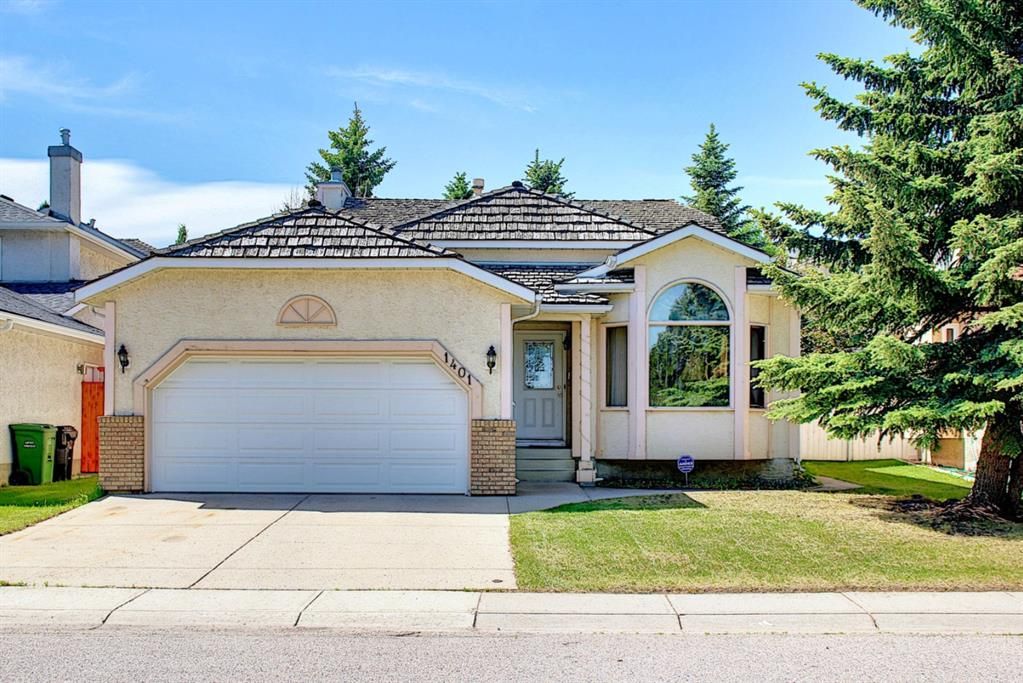 Photo 2: Photos: 1401 Shawnee Road SW in Calgary: Shawnee Slopes Detached for sale : MLS®# A1123520