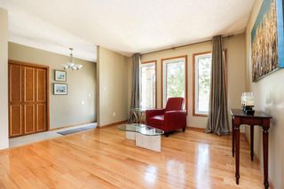 Photo 6: 38 Reese Cove in Winnipeg: Normand Park Residential for sale (2C)  : MLS®# 202211407