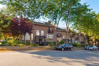 Photo 1: 1591 LARCH Street in Vancouver: Kitsilano Townhouse for sale (Vancouver West)  : MLS®# R2728251