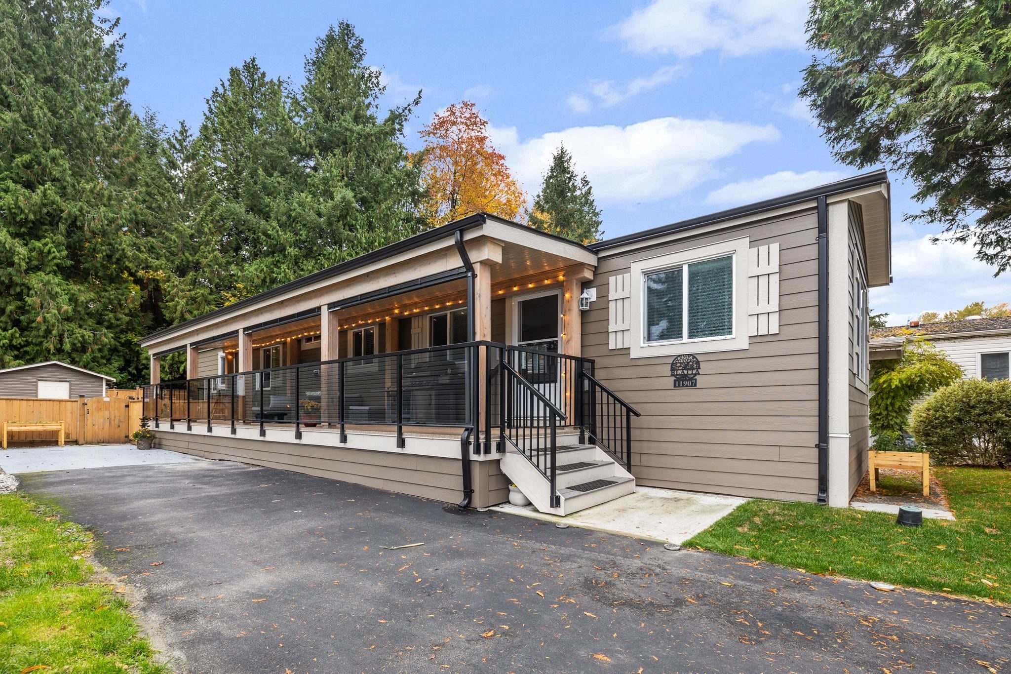 Main Photo: 61 11907 PINYON Drive in Pitt Meadows: Central Meadows Manufactured Home for sale in "Meadow Highlands" : MLS®# R2629707