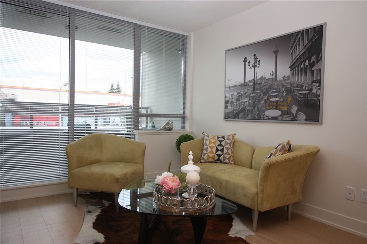 Main Photo: 225 2008 PINE STREET in Vancouver: False Creek Condo for sale (Vancouver West)  : MLS®# R2041603