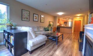 Photo 4: 114 3097 LINCOLN Avenue in Coquitlam: New Horizons Condo for sale in "LARKIN HOUSE" : MLS®# R2436742