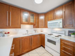 Photo 9: 2210 40 Homewood Avenue in Toronto: Cabbagetown-South St. James Town Condo for sale (Toronto C08)  : MLS®# C8251372