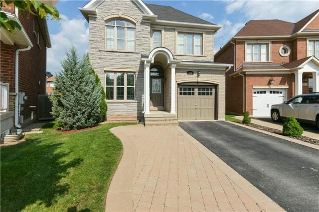 Main Photo: 424 Spring Blossom Cres in Oakville: Iroquois Ridge North Freehold for sale : MLS®# W4228081