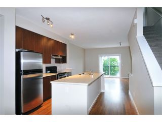 Photo 3: 27 19572 FRASER Way in Pitt Meadows: South Meadows Townhouse for sale in "COHO II" : MLS®# V1069837