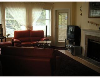 Photo 4: 104 6820 RUMBLE Street in Burnaby: South Slope Condo for sale in "GOVERNORS WALK" (Burnaby South)  : MLS®# V643600