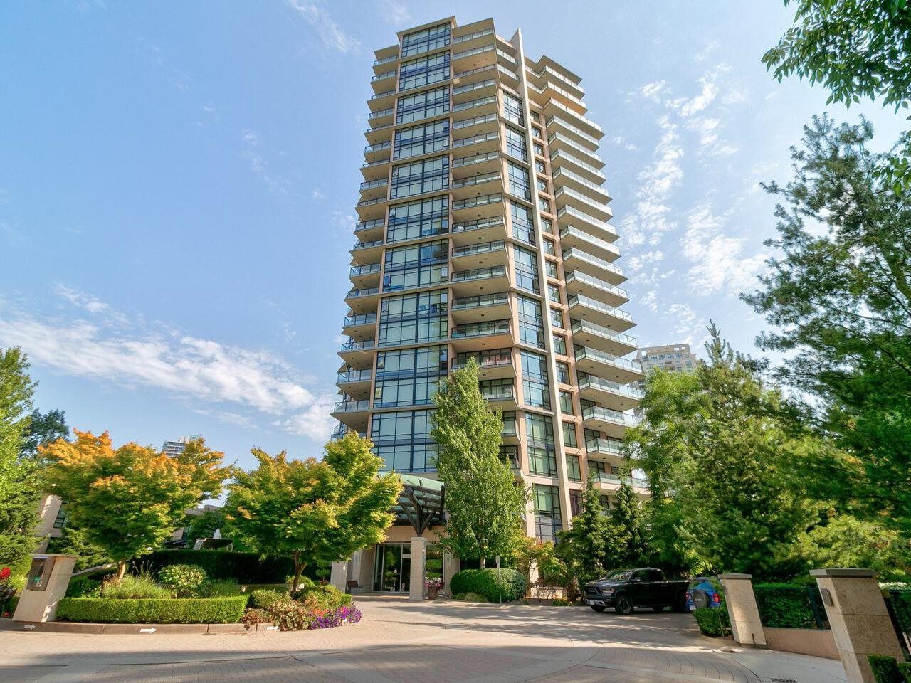 Main Photo: 801 6168 WILSON AVENUE in Burnaby: Metrotown Condo for sale (Burnaby South)  : MLS®# R2607303