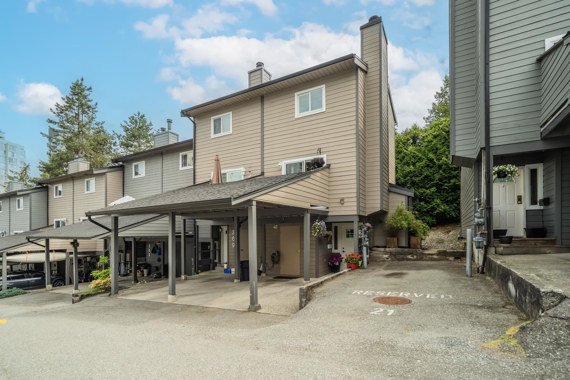 Main Photo: 271 BALMORAL Place in Port Moody: North Shore Pt Moody Townhouse for sale in "BALMORAL PLACE" : MLS®# R2783971
