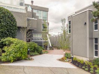 Photo 1: 2225 OAK STREET in Vancouver: Fairview VW Townhouse for sale (Vancouver West)  : MLS®# R2256222