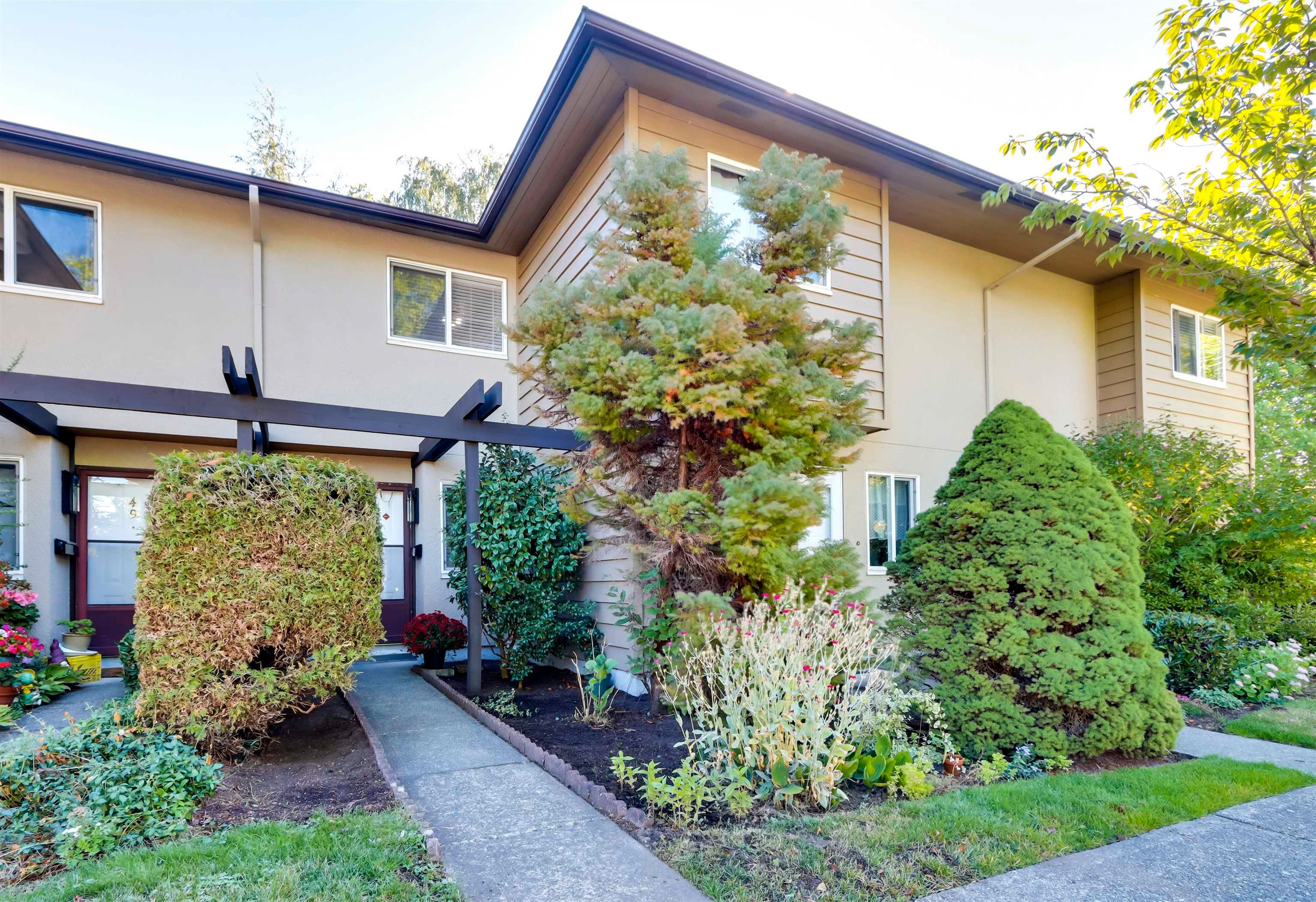 Main Photo: 50 11160 KINGSGROVE Avenue in Richmond: Ironwood Townhouse for sale : MLS®# R2615805