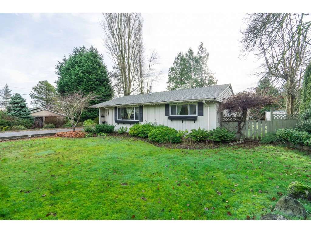 Main Photo: 15916 RUSSELL Avenue: White Rock House for sale (South Surrey White Rock)  : MLS®# R2527400