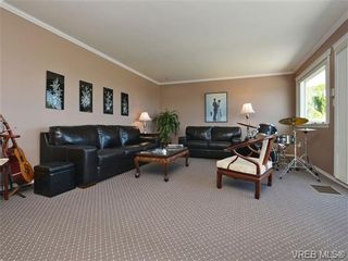 Photo 3: 2322 Evelyn Hts in VICTORIA: VR Hospital House for sale (View Royal)  : MLS®# 703774