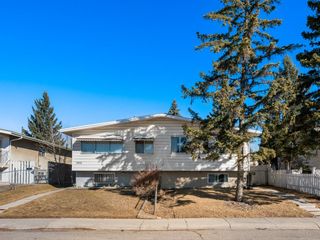 Photo 1: 408 60 Avenue NE in Calgary: Thorncliffe Semi Detached for sale : MLS®# A1190074