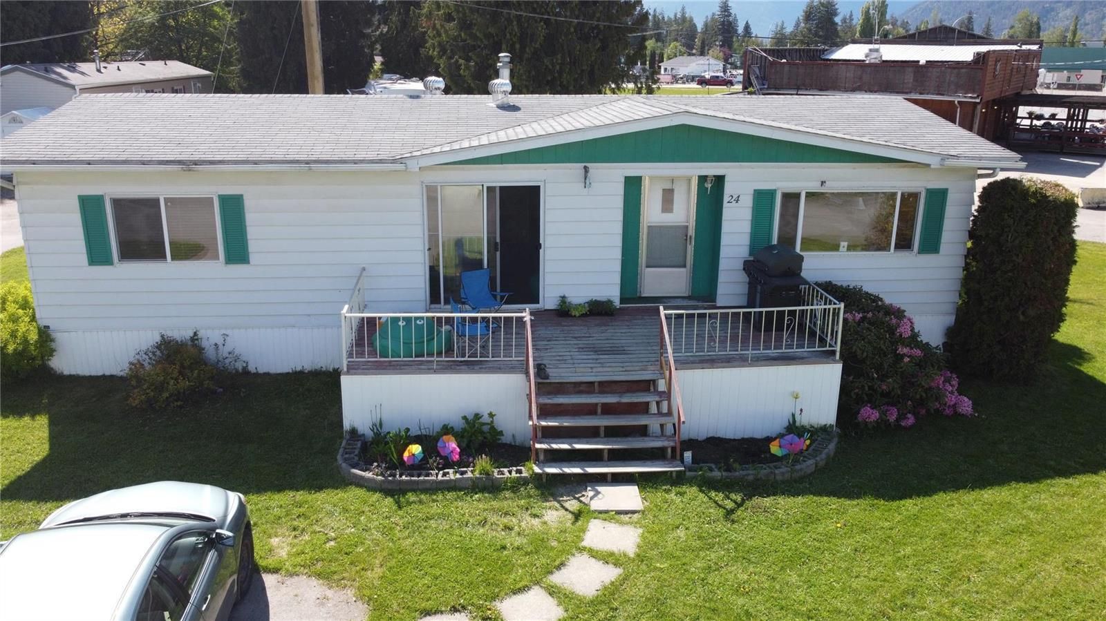 Main Photo: #24 1225 Eagle Pass Way, in Sicamous: House for sale : MLS®# 10271145
