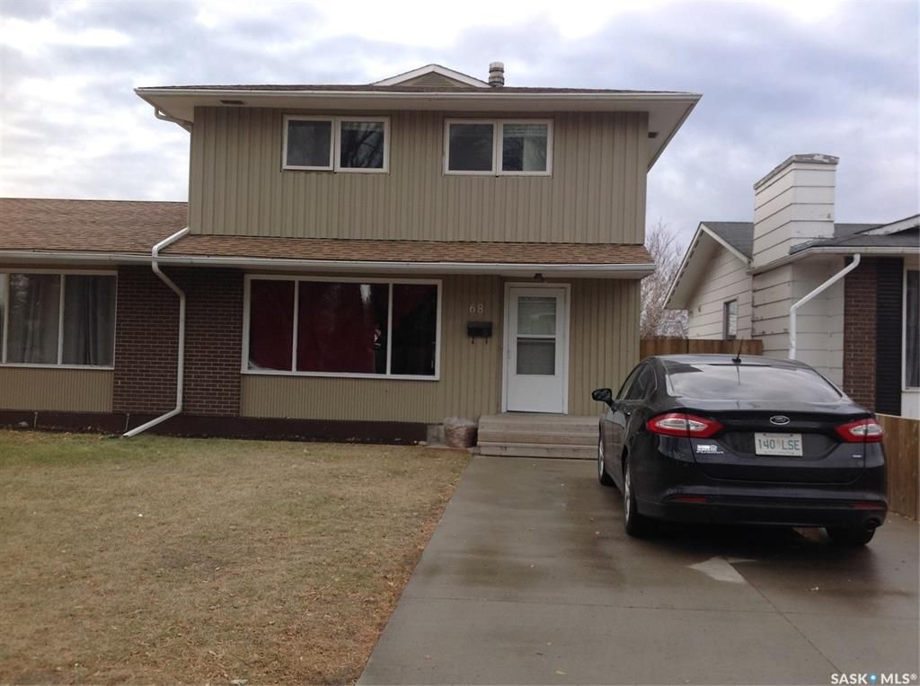 Main Photo: 68 Carleton Drive in Saskatoon: West College Park Residential for sale : MLS®# SK878843