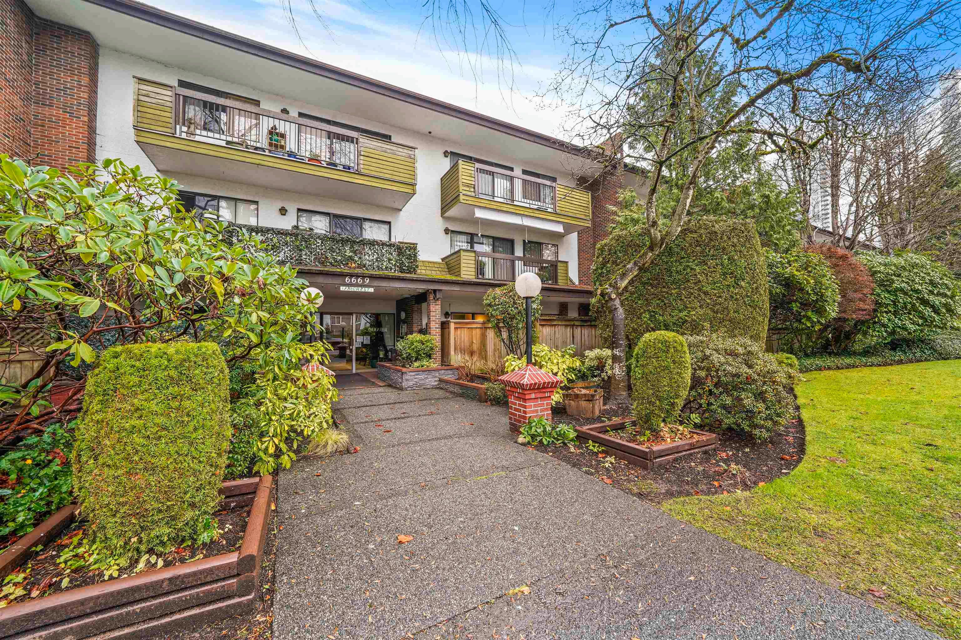 Main Photo: 108 6669 TELFORD Avenue in Burnaby: Metrotown Condo for sale (Burnaby South)  : MLS®# R2637617