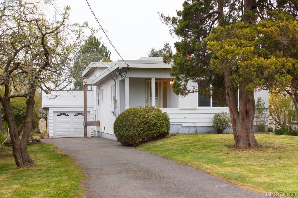 Main Photo: 1940 Carrick St in VICTORIA: SE Camosun House for sale (Saanich East)  : MLS®# 784685
