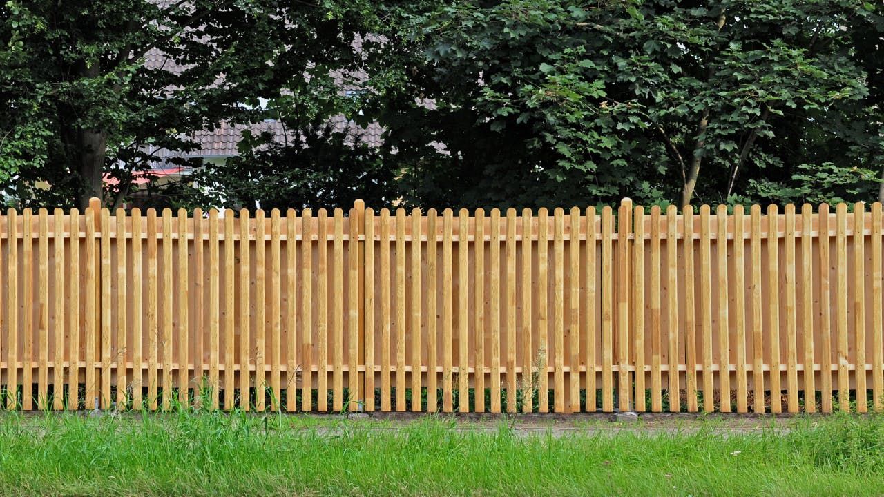WHAT TO KNOW BEFORE BUILDING A FENCE