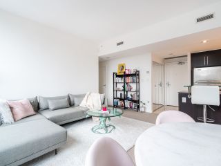 Photo 4: 1106 638 BEACH CRESCENT in Vancouver: Yaletown Condo for sale (Vancouver West)  : MLS®# R2499986