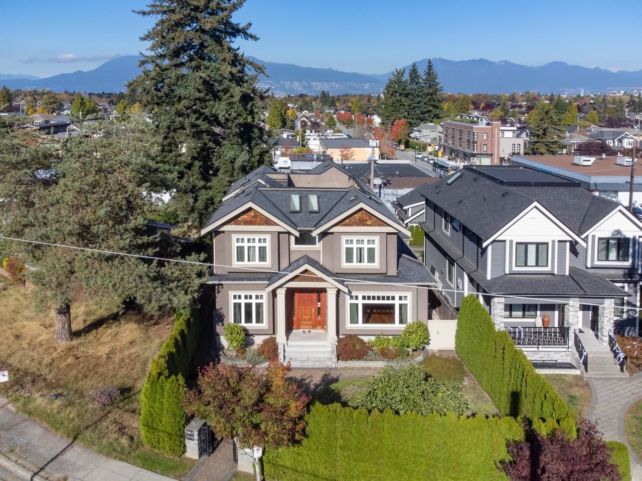 Main Photo: 2817 OLIVER Crescent in Vancouver: Arbutus House for sale (Vancouver West)  : MLS®# R2825034
