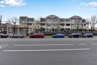 Photo 1: 305 20680 56TH Avenue in Langley: Langley City Condo for sale in "Cassola Court" : MLS®# R2642572