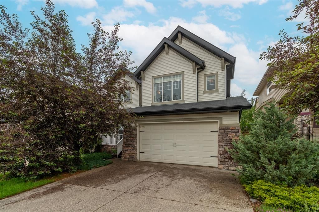 Main Photo: 162 Crestridge Way SW in Calgary: Crestmont Detached for sale : MLS®# A1236545