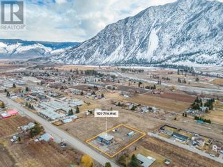 Photo 1: 101 7th Avenue in Keremeos: House for sale : MLS®# 10302226