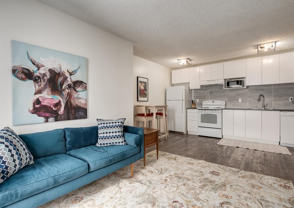 Main Photo: 203 709 3 Avenue NW in Calgary: Sunnyside Apartment for sale : MLS®# A2026042