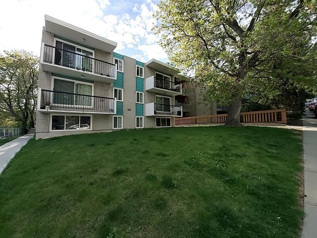 Main Photo: 2108 17 Street SW in Calgary: Bankview Multi Family for sale : MLS®# A2017728