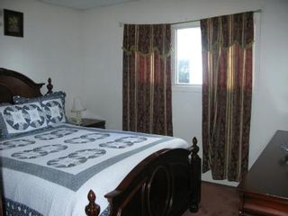 Photo 7: Charming 3 Bedroom Bungalow