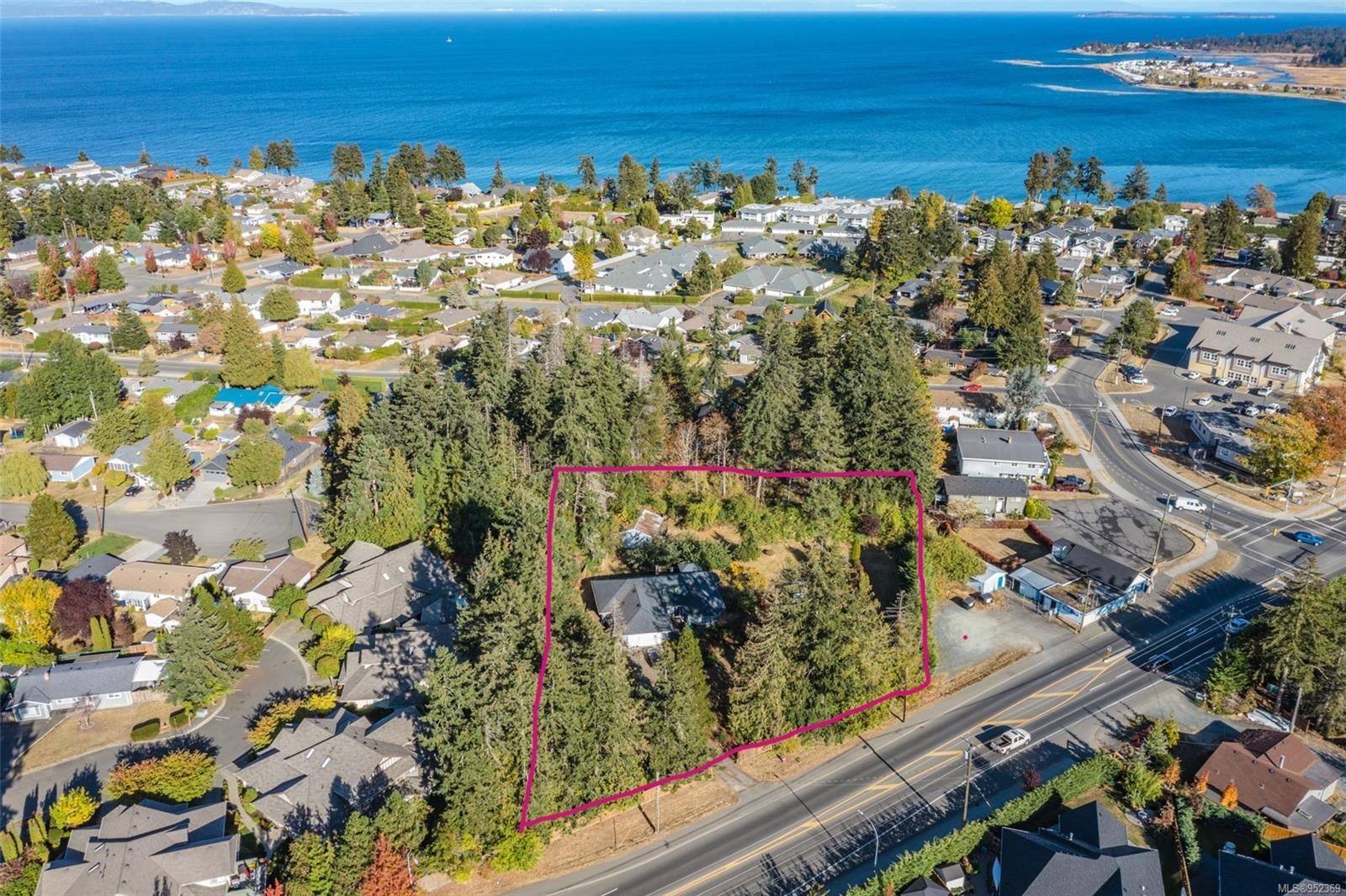 Main Photo: 563 W Island Hwy in Parksville: PQ Parksville House for sale (Parksville/Qualicum)  : MLS®# 952369