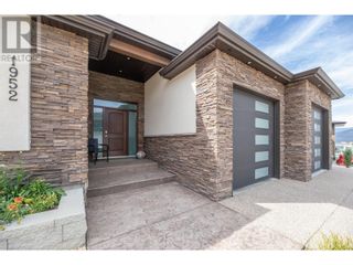 Main Photo: 1952 Harris Drive in Penticton: House for sale : MLS®# 10313073