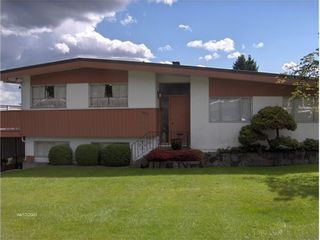 Photo 2: 495 SAVILLE Crescent in North Vancouver: Upper Delbrook Home for sale ()  : MLS®# V1066903