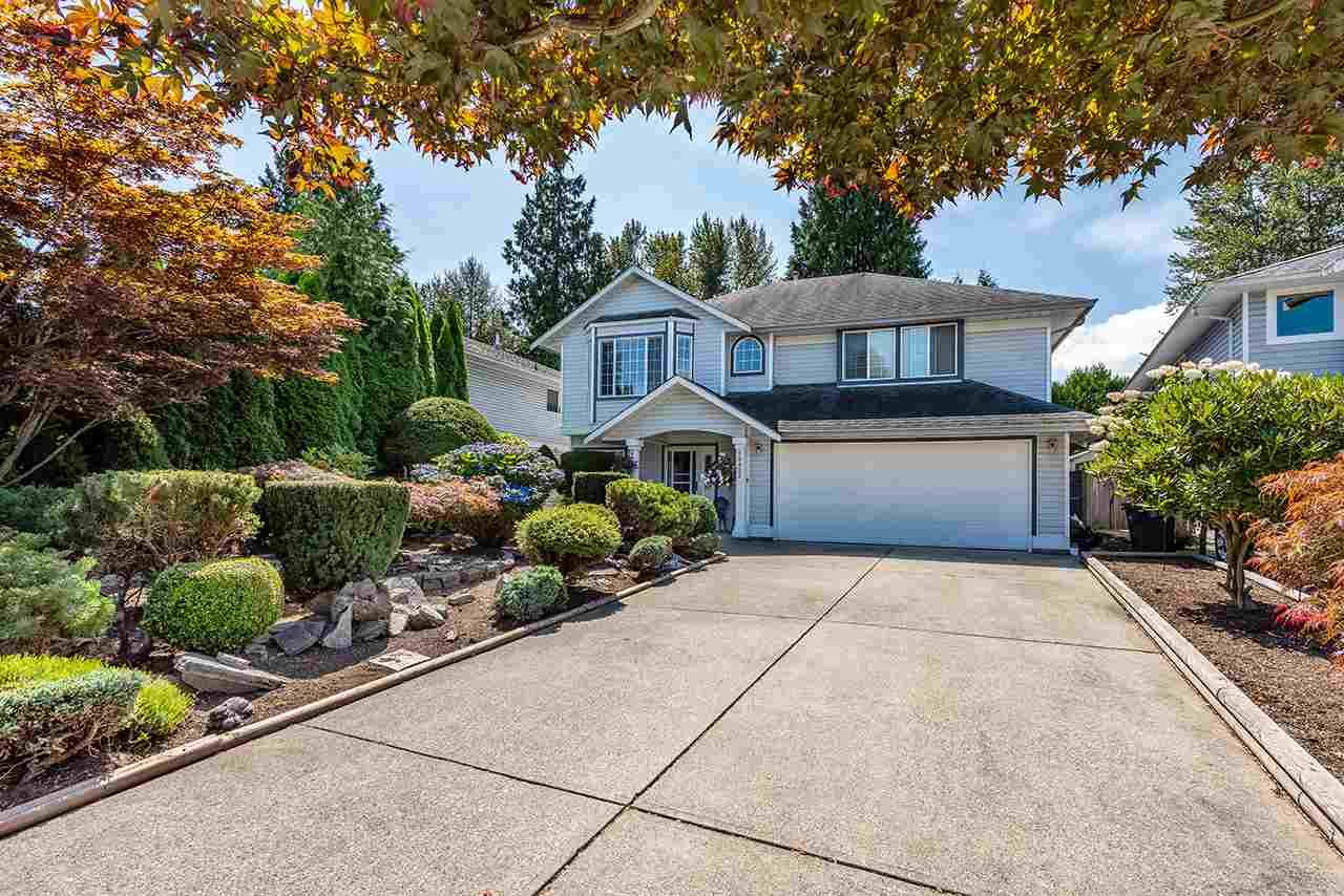 Main Photo: 19422 CUSICK Crescent in Pitt Meadows: Mid Meadows House for sale : MLS®# R2493734