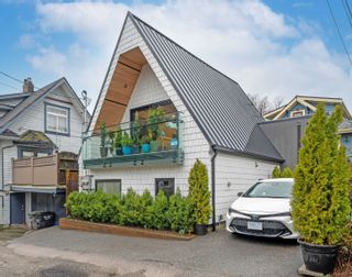 Photo 1: 1914 GRAVELEY Street in Vancouver: Grandview Woodland 1/2 Duplex for sale (Vancouver East)  : MLS®# R2855162