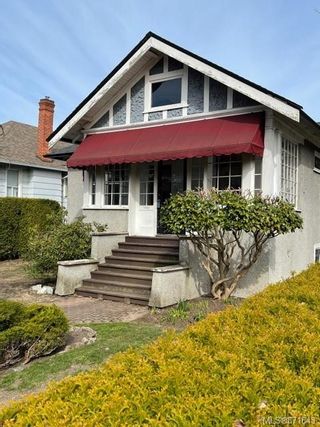 Photo 1: 1903 Belmont Ave in Victoria: Vi Fernwood House for sale : MLS®# 871643