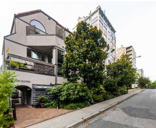 Photo 1: 10 1019 GILFORD Street in Vancouver: West End VW Condo for sale in "GILFORD MEWS" (Vancouver West)  : MLS®# R2724747