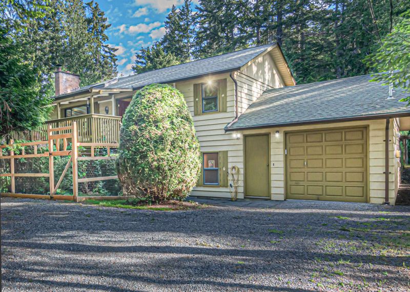 FEATURED LISTING: 3784 PRIVATEERS Road Pender Island