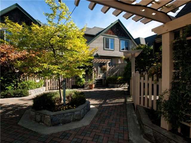 Main Photo: 16 222 E 5TH Street in North Vancouver: Lower Lonsdale Townhouse for sale in "Burham Court" : MLS®# V971412
