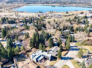 Photo 4: 215 Eagle Ridge Drive SW in Calgary: Eagle Ridge Detached for sale : MLS®# A1100294