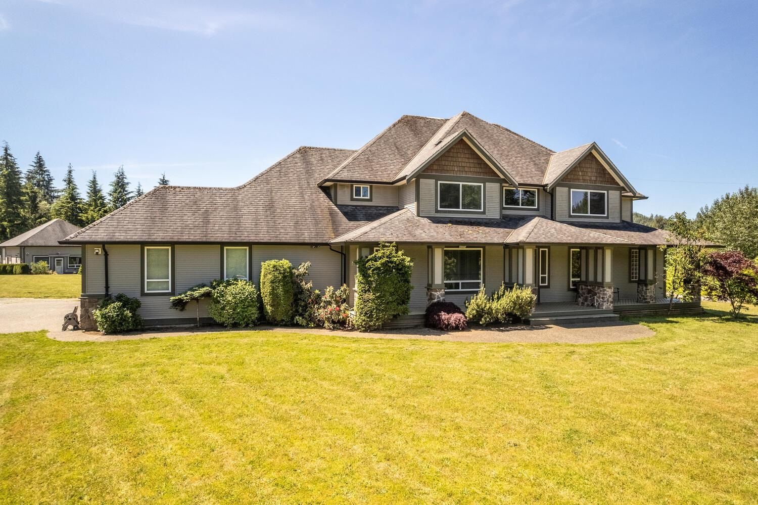 Main Photo: 34336 WHITE Avenue in Mission: Mission BC House for sale : MLS®# R2703934