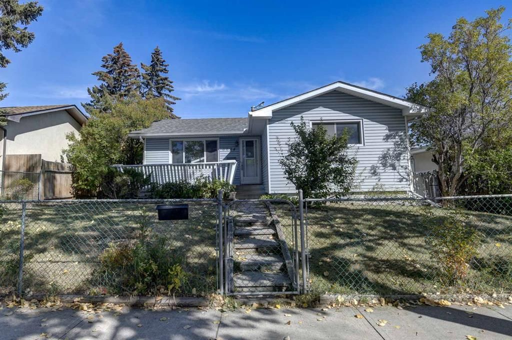 Main Photo: 6024 4 Street NE in Calgary: Thorncliffe Detached for sale : MLS®# A2003240