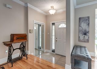 Photo 2: 8963 Bay Ridge Drive SW in Calgary: Bayview Detached for sale : MLS®# A1216830
