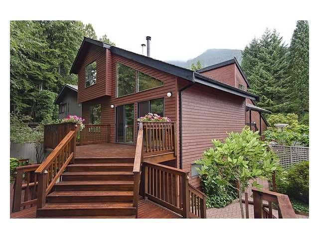 Main Photo: 5527 HUCKLEBERRY LN in North Vancouver: Grouse Woods House for sale : MLS®# V910533