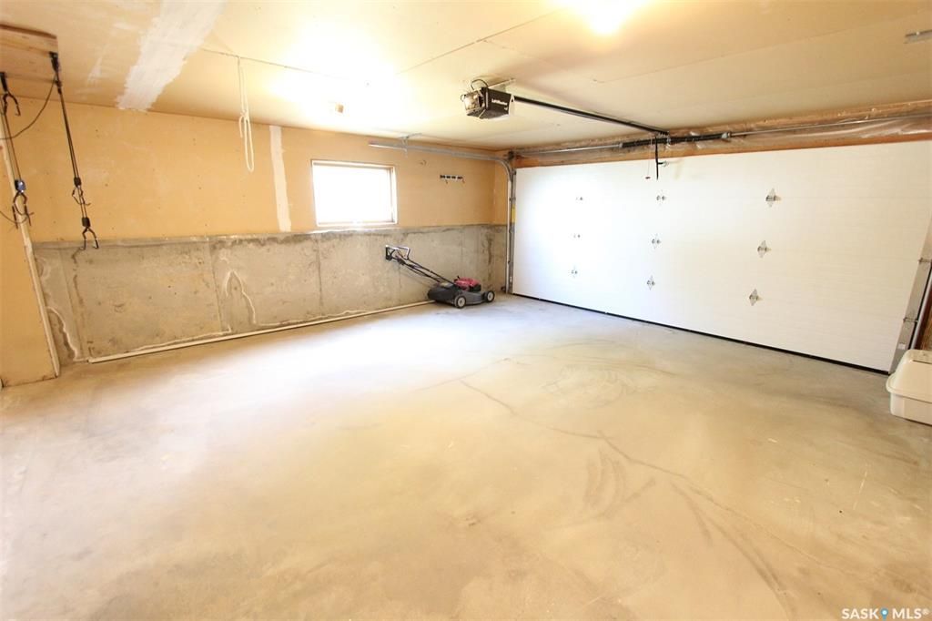 Photo 30: Photos: 233 Lorne Street West in Swift Current: North West Residential for sale : MLS®# SK869909